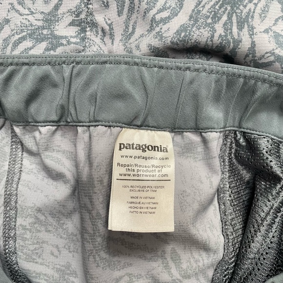 Patagonia Men’s Shorts/Trunks - Picture 4 of 5